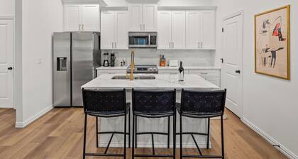 Walk to AT&T Stadium | Luxury Townhome | Parking