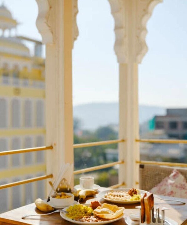 Petit déjeuner préparé sur commande (300 INR par personne)