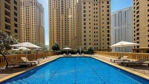 6 outdoor pools - Aero Vacation Homes (Dubai)