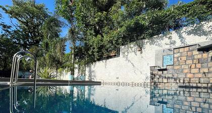Arubhi Cottage, a green hideaway with pool