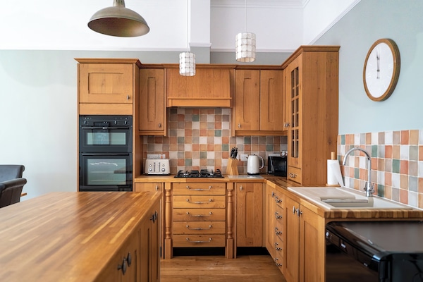 Superior Apartment, 2 Bedrooms, Kitchen, Garden View | Private kitchen | Microwave, oven, stovetop, dishwasher