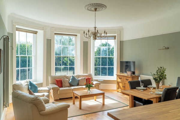 Superior Apartment, 2 Bedrooms, Kitchen, Garden View | Ruang tamu