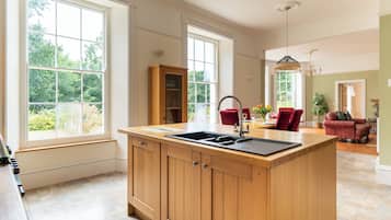 Signature Apartment, 2 Bedrooms, Kitchen, Garden View | Private kitchen | Microwave, oven, stovetop, dishwasher