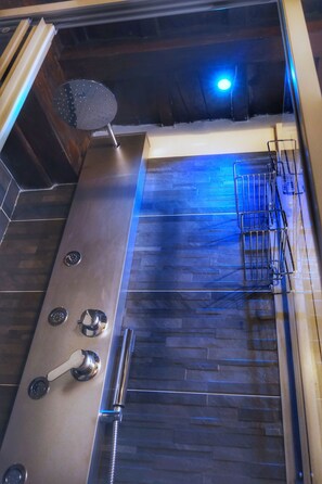 Apartment, 1 Queen Bed, Non Smoking | Bathroom