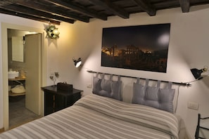 Apartment, 1 Queen Bed, Non Smoking | 1 bedroom, iron/ironing board, free cots/infant beds, free WiFi - Hidden Treasure-Campo de' Fiori (Rome)