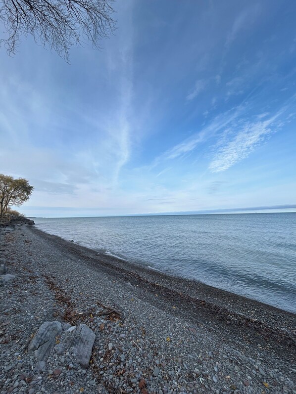 Plage, chaises longues, serviettes de plage