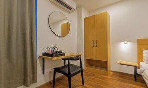 Individually furnished, desk, blackout curtains, soundproofing - Treebo The Square (Ahmedabad)
