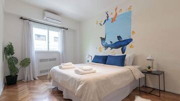 4 habitaciones, escritorio, tabla de planchar con plancha y wifi