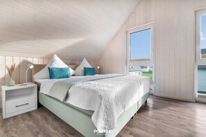 2 chambres, fer et planche à repasser, lit de bébé portatif