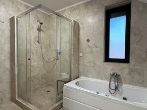 Double Room, Balcony | Bathroom | Slippers - Bucovina Easy Stay (Scheia)