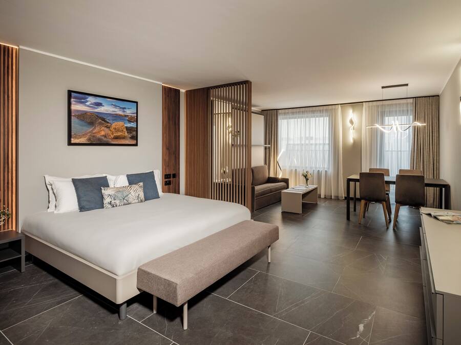 1 bedroom, in-room safe, laptop workspace, soundproofing