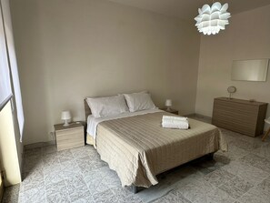 3 chambres, fer et planche à repasser, draps fournis