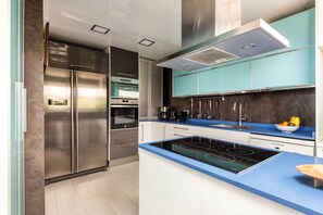 Fridge, microwave, oven, dishwasher - Theleme (Cap d´Artruix)