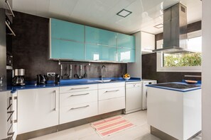 Frigorifero, microonde, forno, lavastoviglie