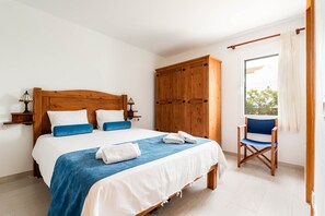 3 bedrooms, in-room safe, iron/ironing board, free WiFi