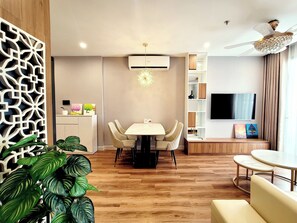 Deluxe Apartment, 2 Bedrooms | Living area