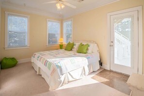 3 bedrooms, desk, iron/ironing board, free WiFi