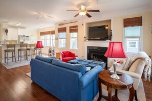 Smart TV, fireplace