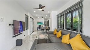 Villa, 3 chambres, accessible aux personnes à mobilité réduite, balcon | Salle de séjour