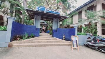 Villa, 3 Bedrooms, Accessible, Balcony | Property grounds