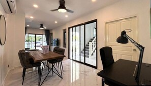 Villa, 3 Bedrooms, Accessible, Balcony | Dining