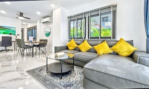 Vila, 3 kamar tidur, akses difabel, balkon | Ruang keluarga