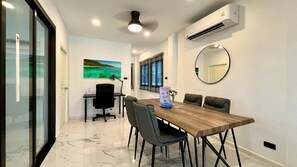 Apartment, 3 Bedrooms, Accessible, Balcony | Interior