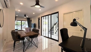 Vila, 3 kamar tidur, akses difabel, balkon | Tempat makan