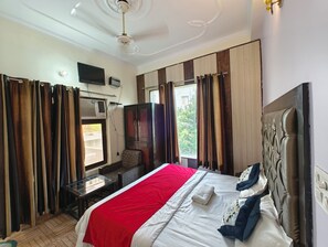 Habitación Deluxe doble, vistas a la montaña | Ropa de cama de alta calidad, sistema de insonorización, ropa de cama