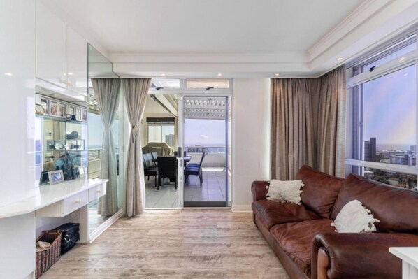 Een televisie en een kantoor