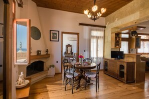 Apartment | 2 bedrooms, desk