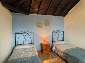 House, 2 Bedrooms, Smoking, Balcony | 2 bedrooms