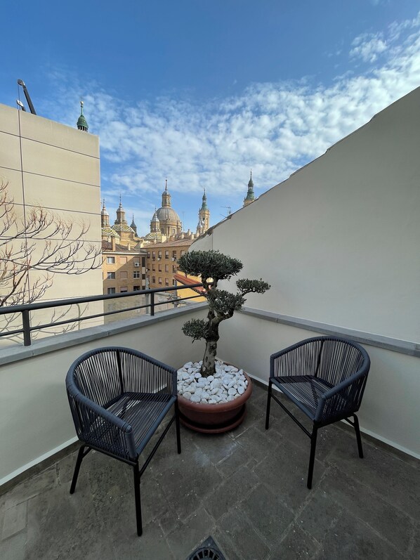 Bureau, espace de travail pour ordinateur portable