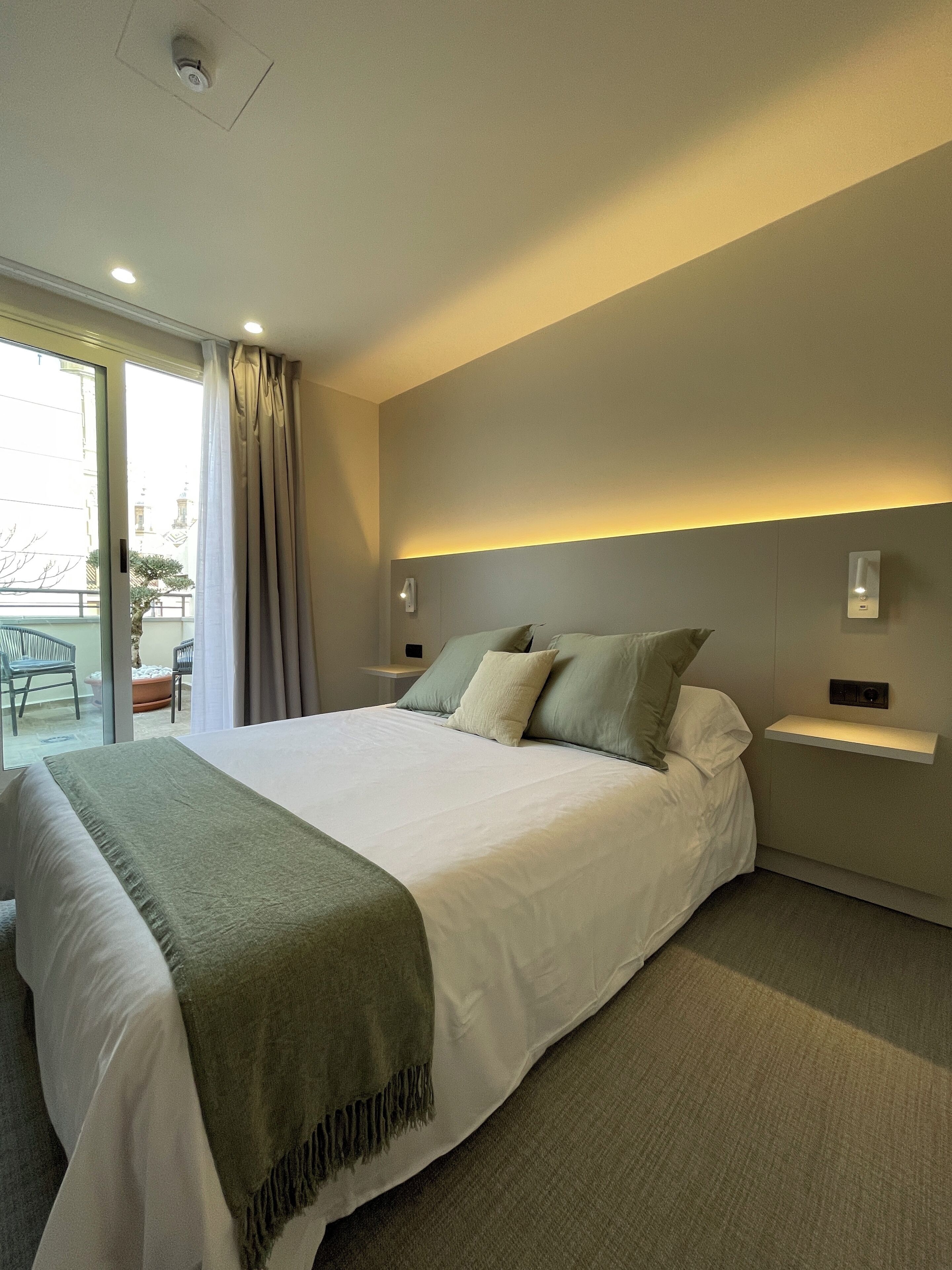 Deluxe Double Room, City View | Desk, laptop workspace