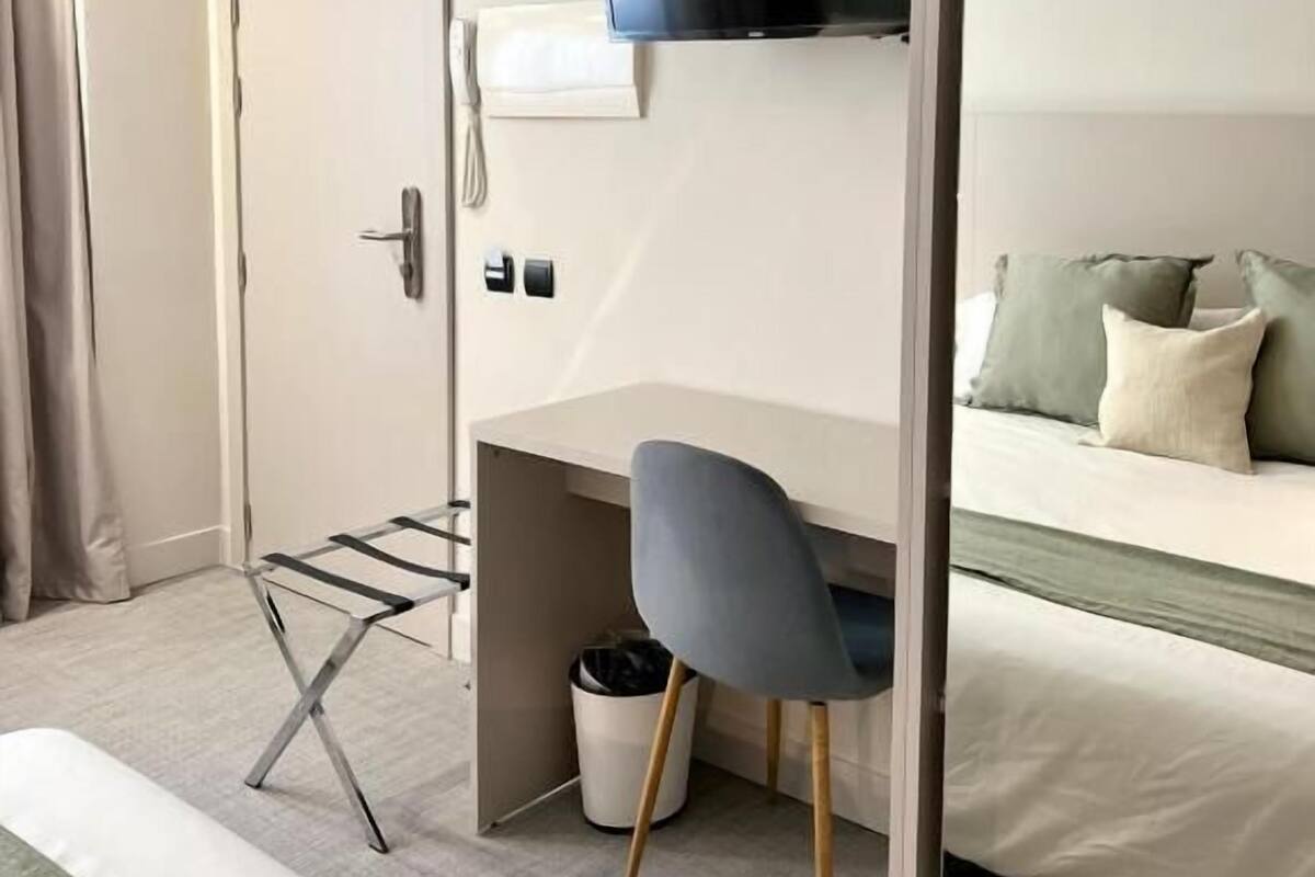 Bureau, espace de travail pour ordinateur portable