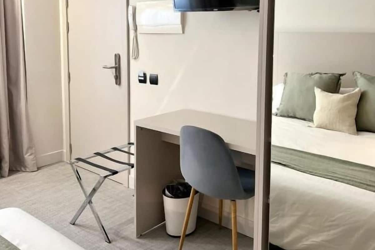 Een bureau, een laptopwerkplek