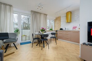 Comfort Apartment, Balcony, Courtyard View | Private kitchen
