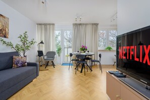 Comfort Apartment, Balcony, Courtyard View | Living area