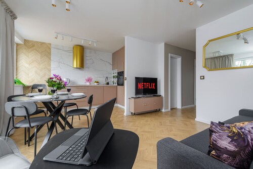 Lumina spacious apartment in Warsaw