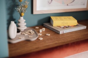 Laptop workspace, iron/ironing board, free WiFi, bed sheets - Colston Street - Your Apartment  (Bristol)