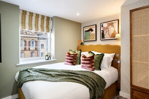 Laptop workspace, iron/ironing board, free WiFi, bed sheets