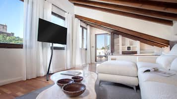 House (3 Bedrooms) | Living room | TV