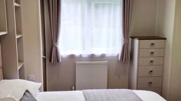 2 bedrooms, Egyptian cotton sheets, premium bedding, memory foam beds