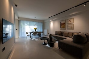 TV - RiverSide Villas Kalamata C2 (Kalamata)
