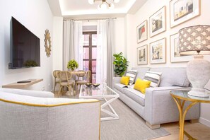 Comfort Studio (0 Bedroom) | Living area