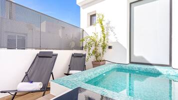 Een seizoensgebonden buitenzwembad