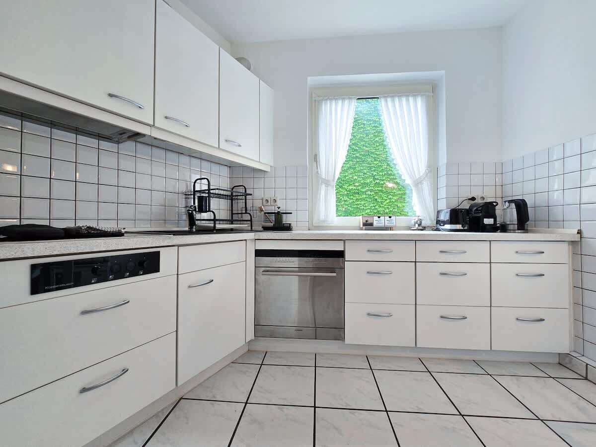 Kühlschrank, Mikrowelle, Herdplatte, Geschirrspüler