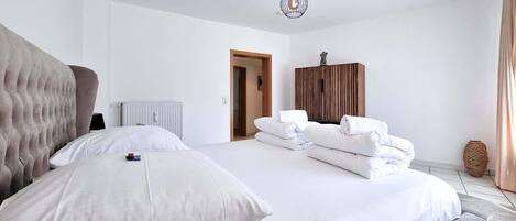 2 室のベッドルーム、WiFi、ベッドシーツ