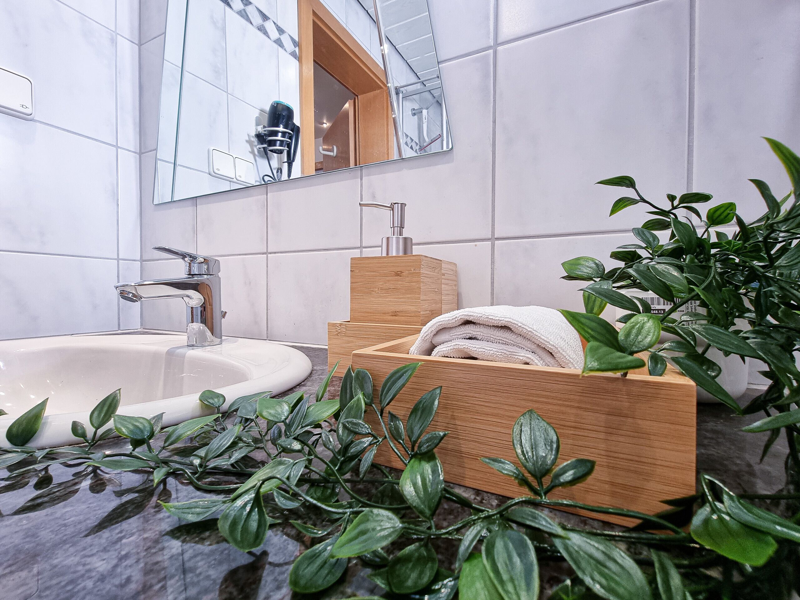 Dusche, Haartrockner, Handtücher, Toilettenpapier