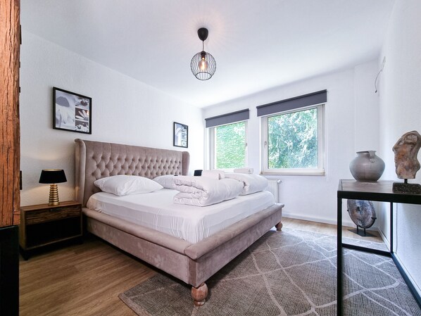 1 bedroom, bed sheets